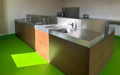 Waschraum mit Kochplatten